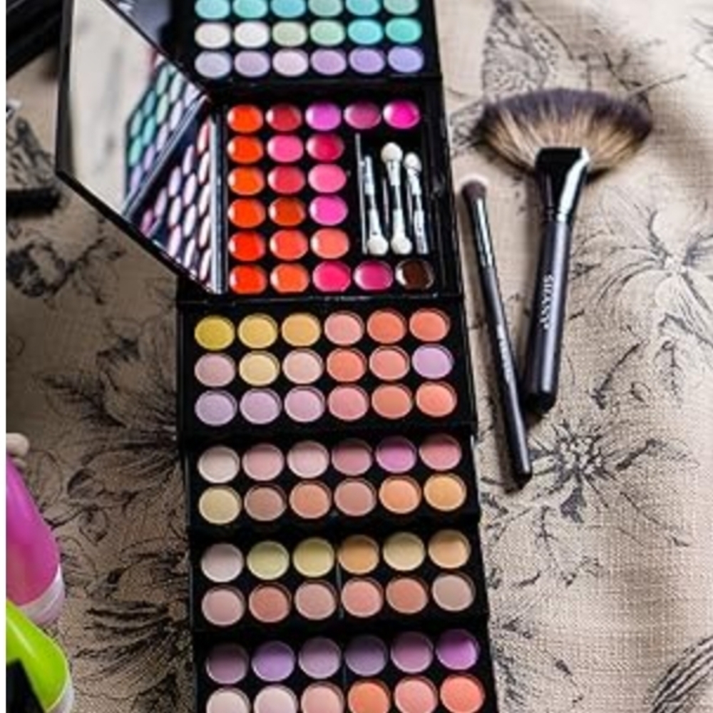 SHAN Vibrant Eyeshadow Palette with Brushes